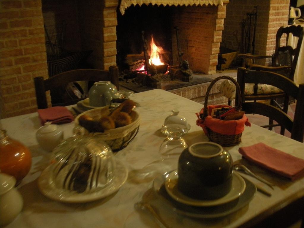 Ferme Saint Joseph Bed and Breakfast Le Fousseret Buitenkant foto