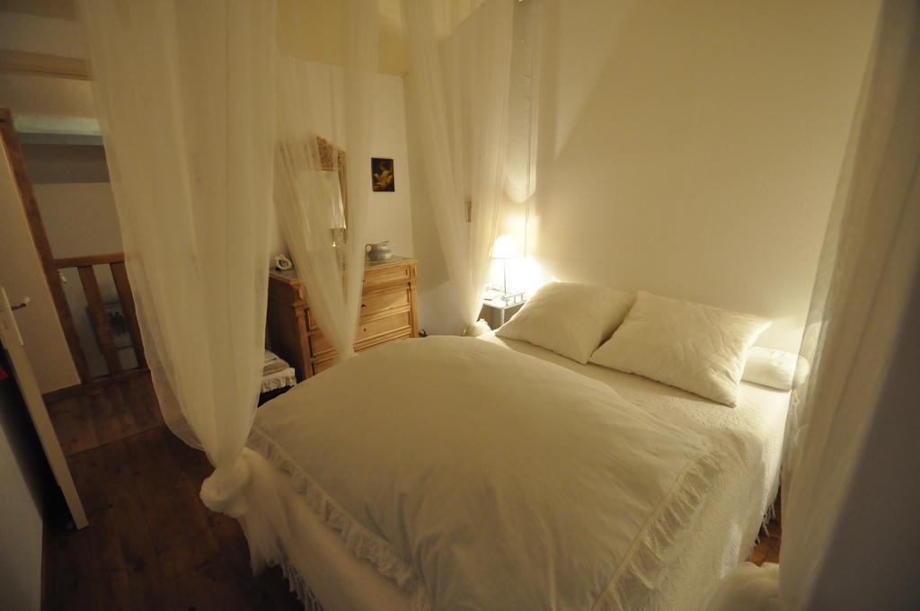 Ferme Saint Joseph Bed and Breakfast Le Fousseret Kamer foto