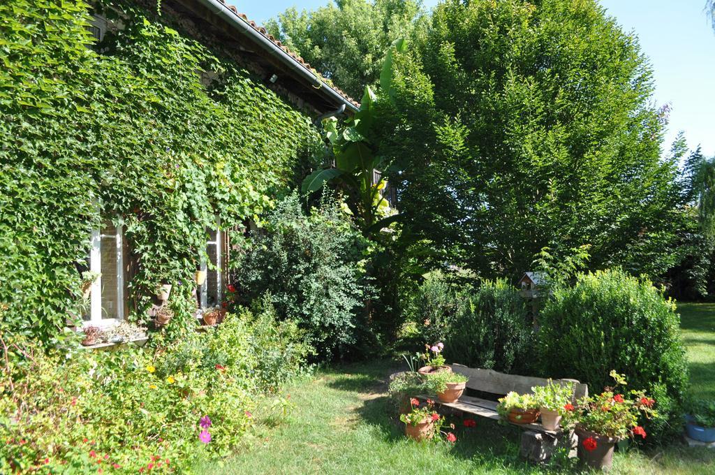 Ferme Saint Joseph Bed and Breakfast Le Fousseret Buitenkant foto